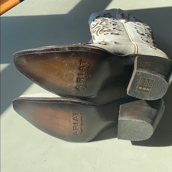 Ariat sample cream western boot with pink glitter. - Picture 4 of 4